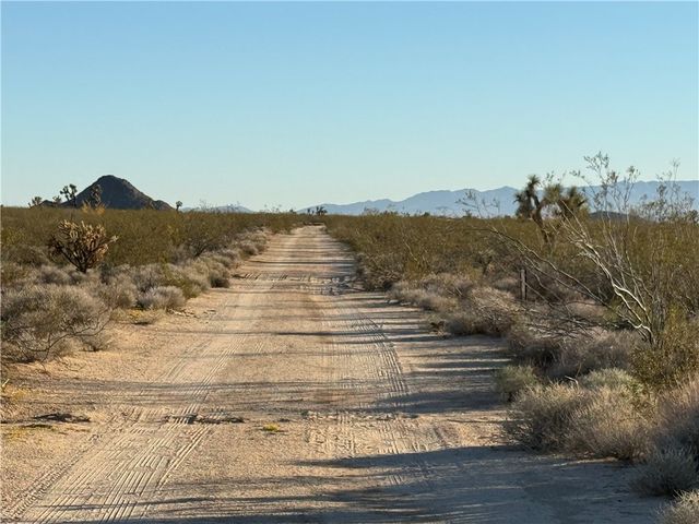 208-26-114 S Red Lake Road, Yucca, AZ 86438