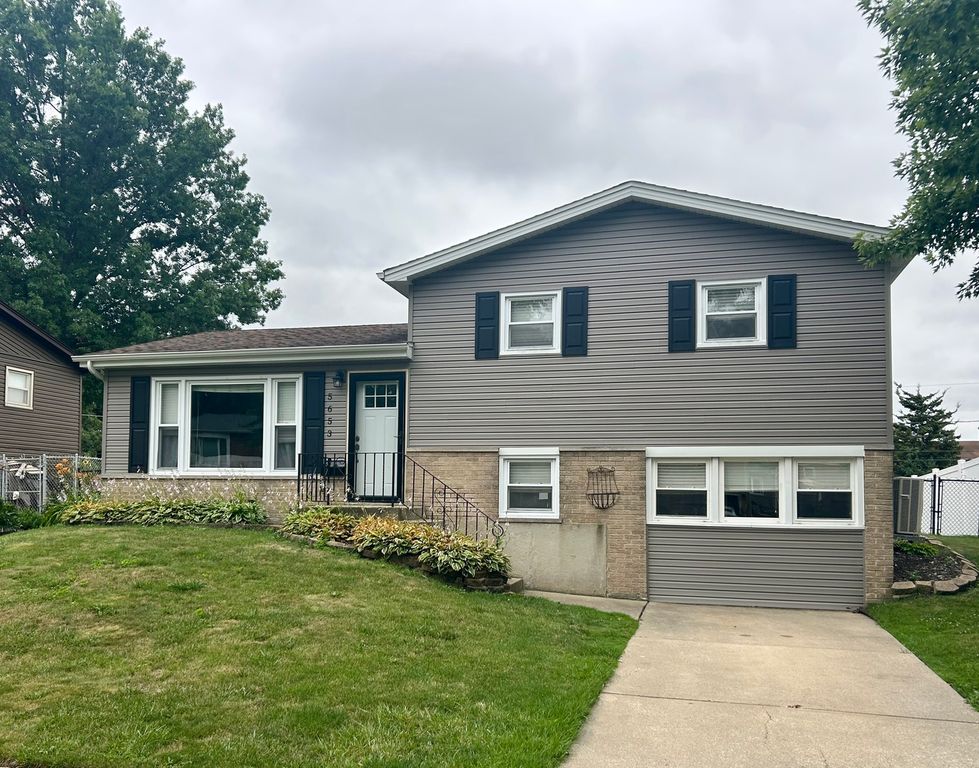 5653 Dover Road, Oak Forest, IL 60452