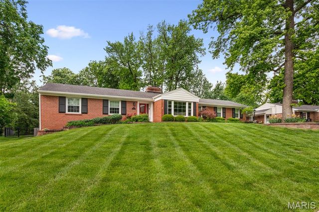 424 Geyer Forest Drive, St Louis, MO 63122