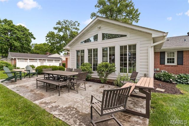 424 Geyer Forest Drive, St Louis, MO 63122