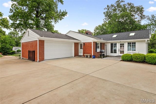 424 Geyer Forest Drive, St Louis, MO 63122