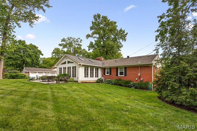 424 Geyer Forest Drive, St Louis, MO 63122