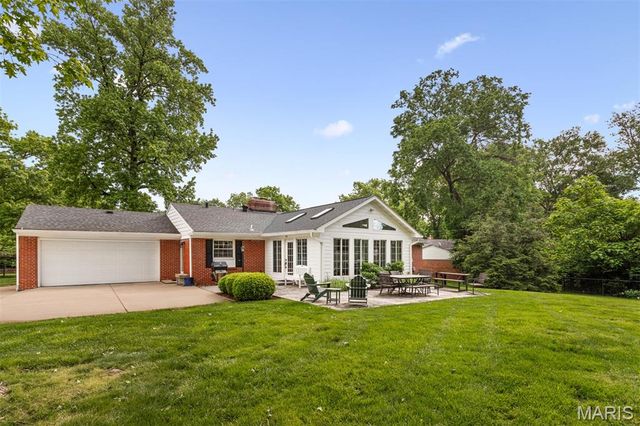 424 Geyer Forest Drive, St Louis, MO 63122