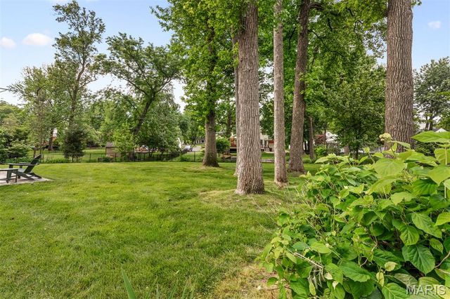 424 Geyer Forest Drive, St Louis, MO 63122