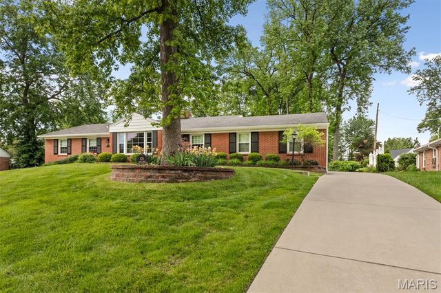 424 Geyer Forest Drive, St Louis, MO 63122