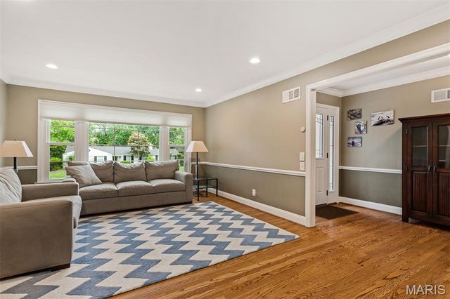 424 Geyer Forest Drive, St Louis, MO 63122