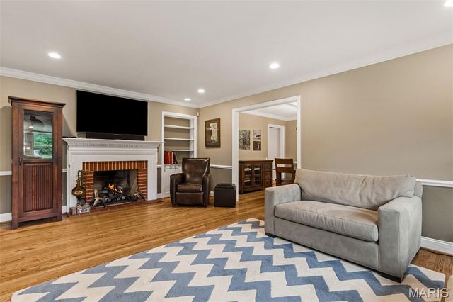 424 Geyer Forest Drive, St Louis, MO 63122