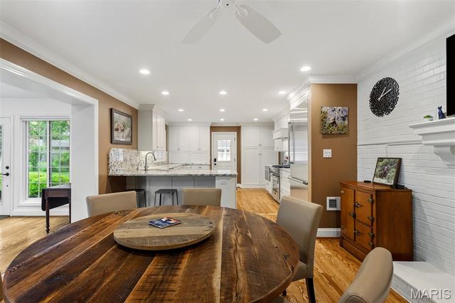424 Geyer Forest Drive, St Louis, MO 63122