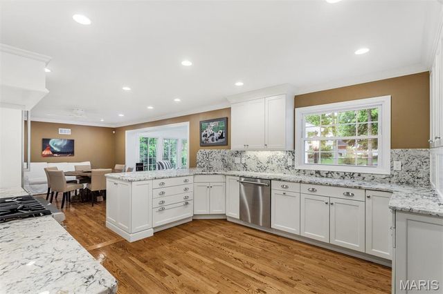 424 Geyer Forest Drive, St Louis, MO 63122