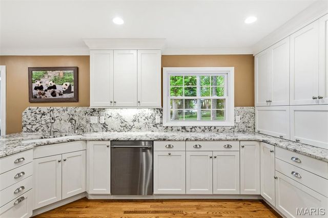 424 Geyer Forest Drive, St Louis, MO 63122