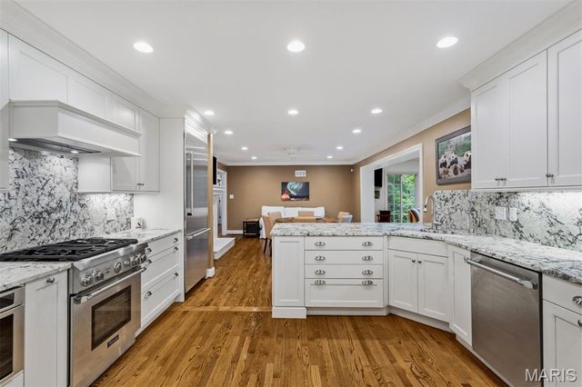 424 Geyer Forest Drive, St Louis, MO 63122