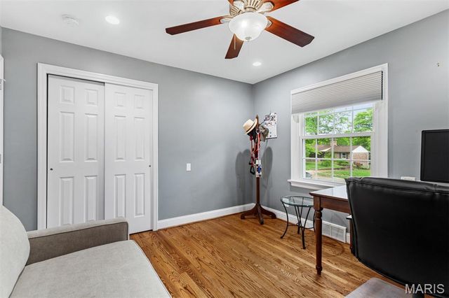 424 Geyer Forest Drive, St Louis, MO 63122