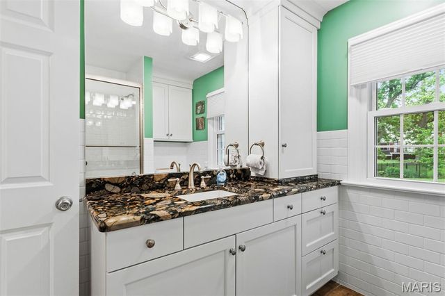 424 Geyer Forest Drive, St Louis, MO 63122