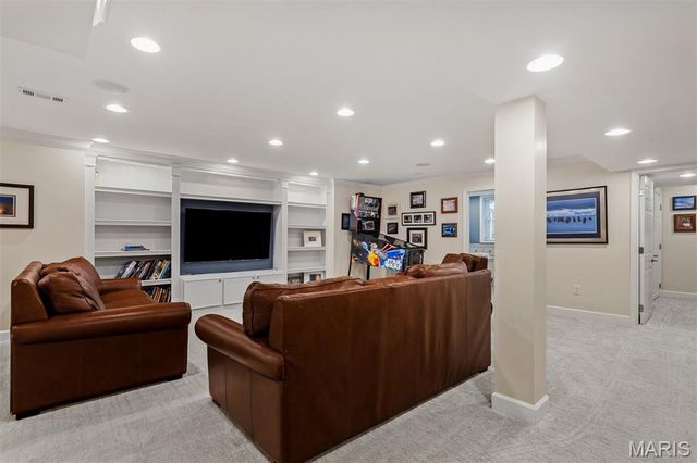 424 Geyer Forest Drive, St Louis, MO 63122