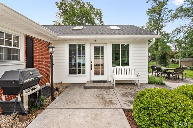 424 Geyer Forest Drive, St Louis, MO 63122