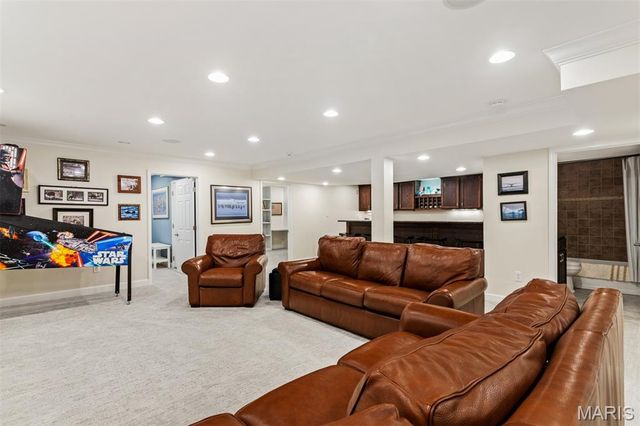 424 Geyer Forest Drive, St Louis, MO 63122