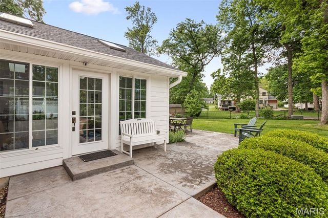 424 Geyer Forest Drive, St Louis, MO 63122