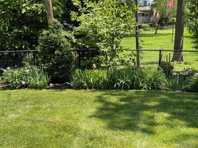 424 Geyer Forest Drive, St Louis, MO 63122