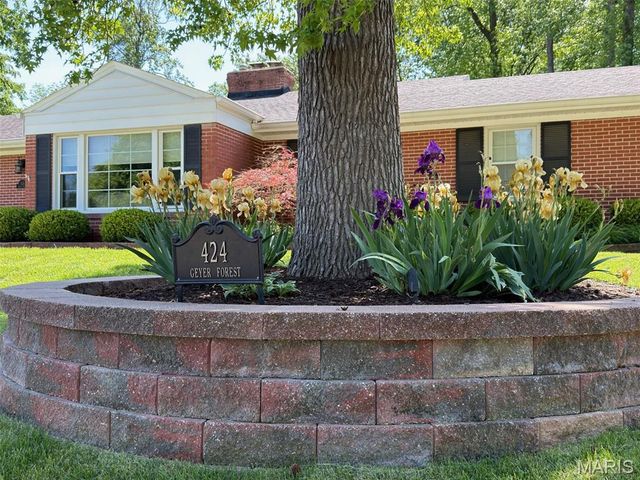 424 Geyer Forest Drive, St Louis, MO 63122