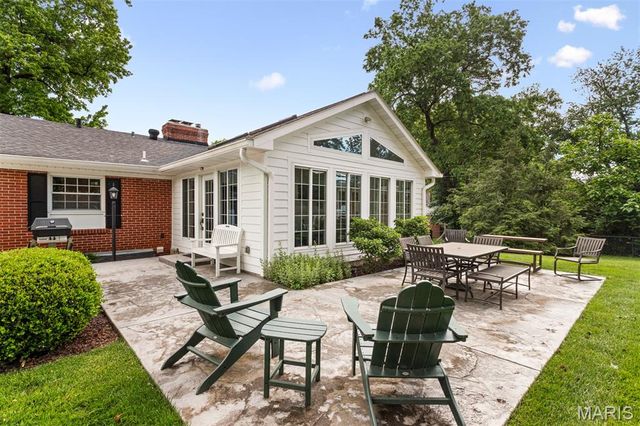 424 Geyer Forest Drive, St Louis, MO 63122