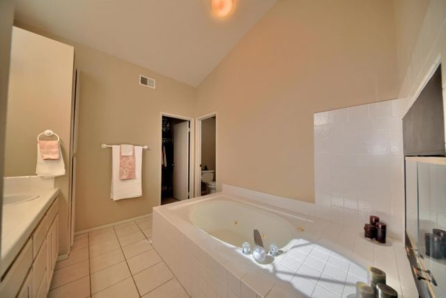 1007 Lourence Dr, Tracy, CA 95376