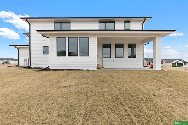 10804 S 219 Avenue, Gretna, NE 68028