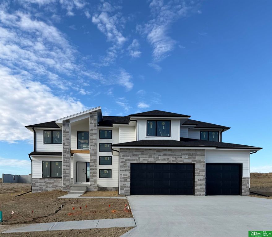 10804 S 219 Avenue, Gretna, NE 68028