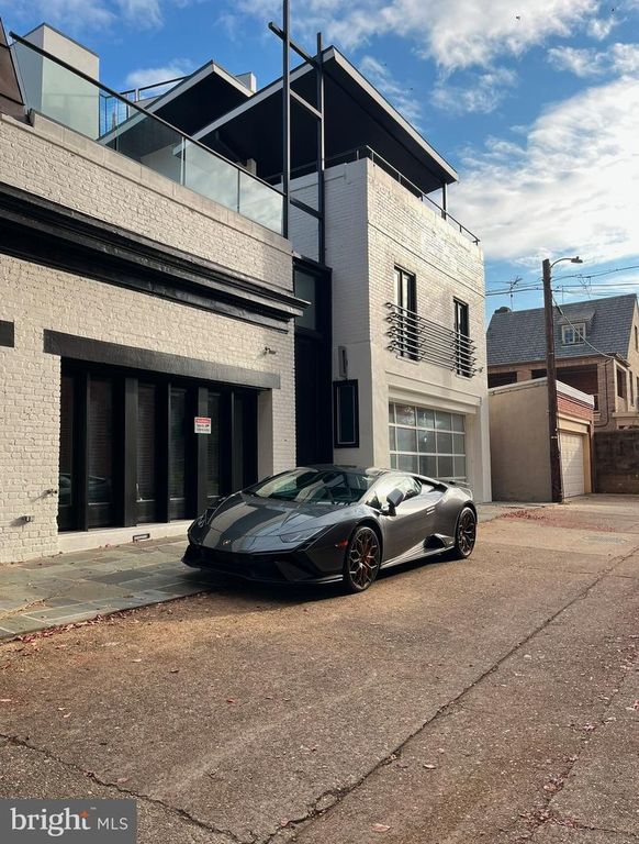 2220 Q ST NW, Washington, DC 20008