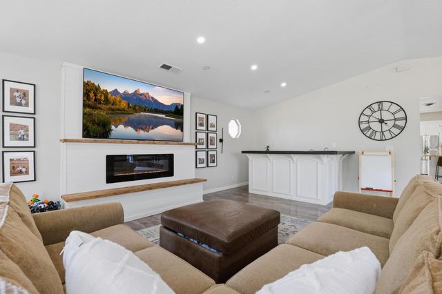 8287 Hallwood Blvd, Marysville, CA 95901
