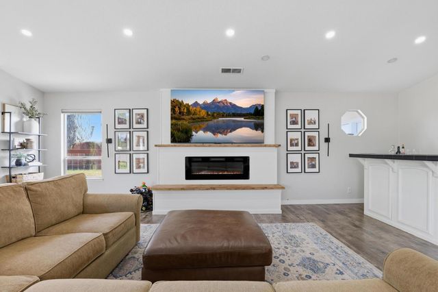 8287 Hallwood Blvd, Marysville, CA 95901