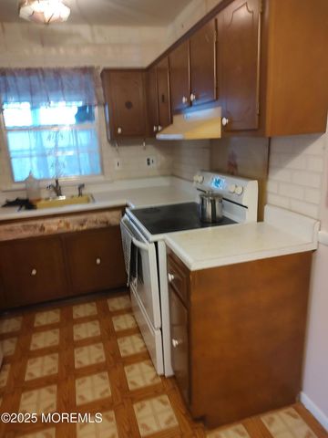 12D Snowberry Lane, Whiting, NJ 08759