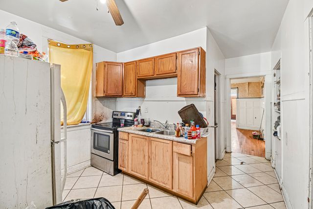 7647 S Green Street, Chicago, IL 60620