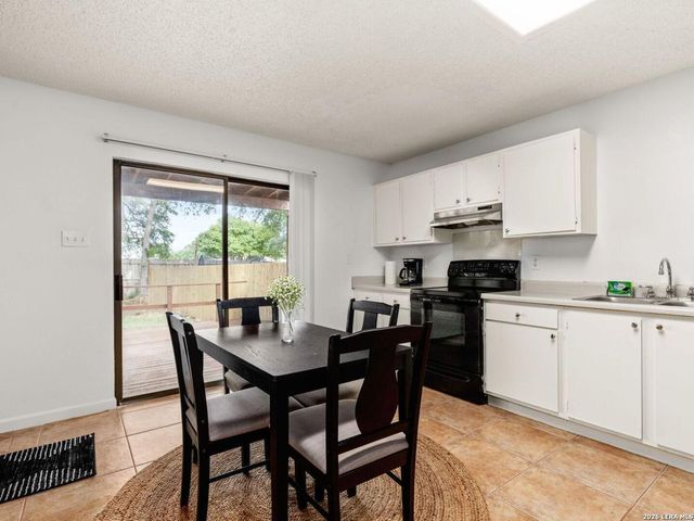 13042 Maple Park, San Antonio, TX 78249