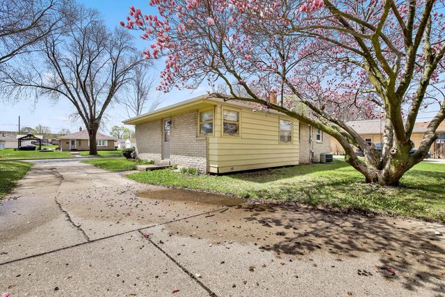 1504 W Leroy AVENUE, Milwaukee, WI 53221