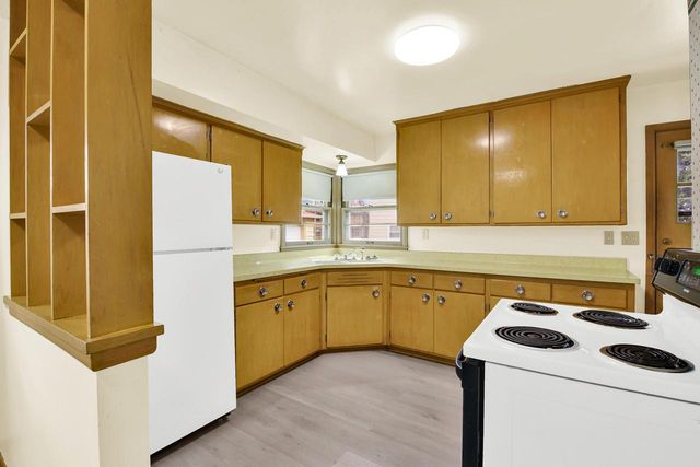 1504 W Leroy AVENUE, Milwaukee, WI 53221