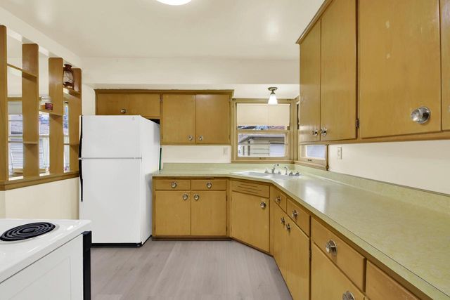 1504 W Leroy AVENUE, Milwaukee, WI 53221