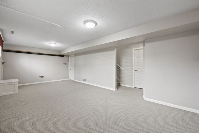 2025 Newcastle Road, Marion, IA 52302