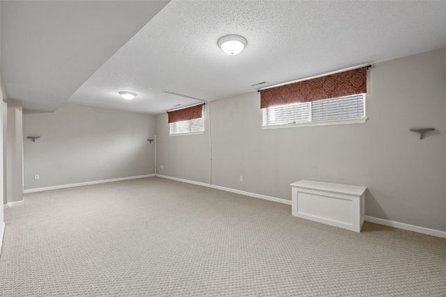 2025 Newcastle Road, Marion, IA 52302