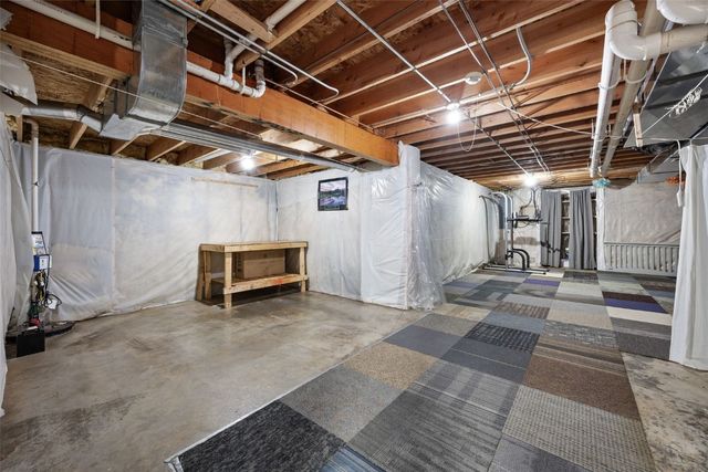 2025 Newcastle Road, Marion, IA 52302