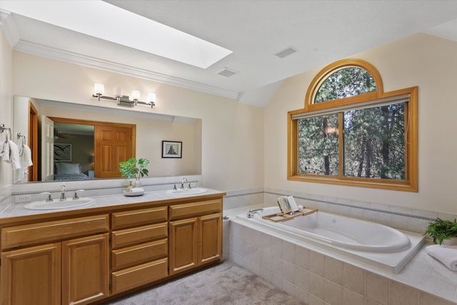 1920 S Rocky Ridge Dr, Spokane Valley, WA 99212