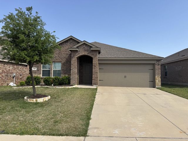 929 Alton Drive, Aubrey, TX 76227