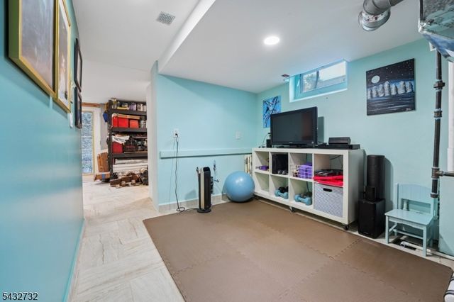 371 Raleigh Rd, Rahway City, NJ 07065
