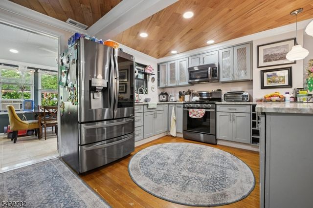371 Raleigh Rd, Rahway City, NJ 07065