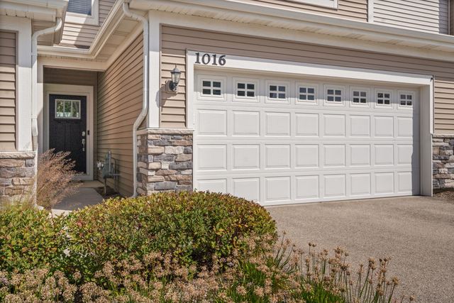 1016 Moraine Drive, South Elgin, IL 60177