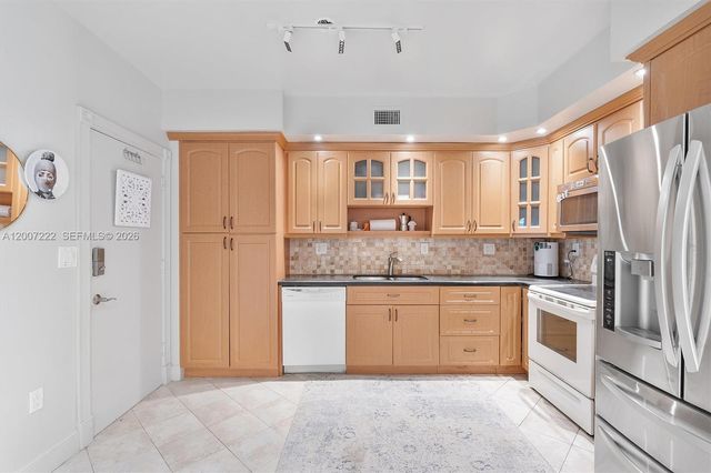 1701 S Ocean Dr 105, Hollywood, FL 33019