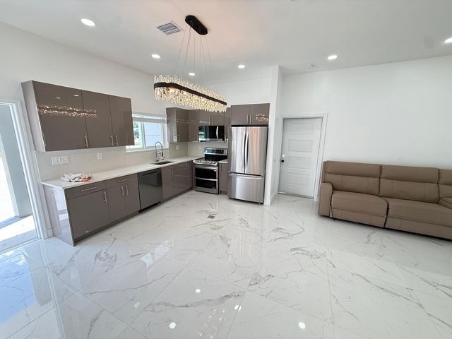 6319 Southgate Boulevard, Margate, FL 33068