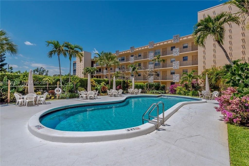 Image 1 of property listing at 2145 Pierce St 326, Hollywood, FL 33020