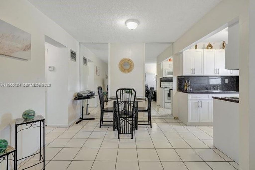 Image 13 of property listing at 2145 Pierce St 326, Hollywood, FL 33020