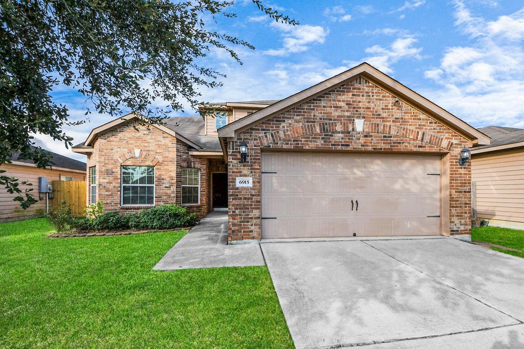 6915 Primrose Road, Baytown, TX 77521