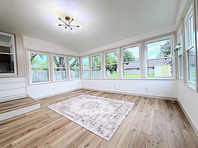 1133 MARQUETTE AVENUE, Green Bay, WI 54304